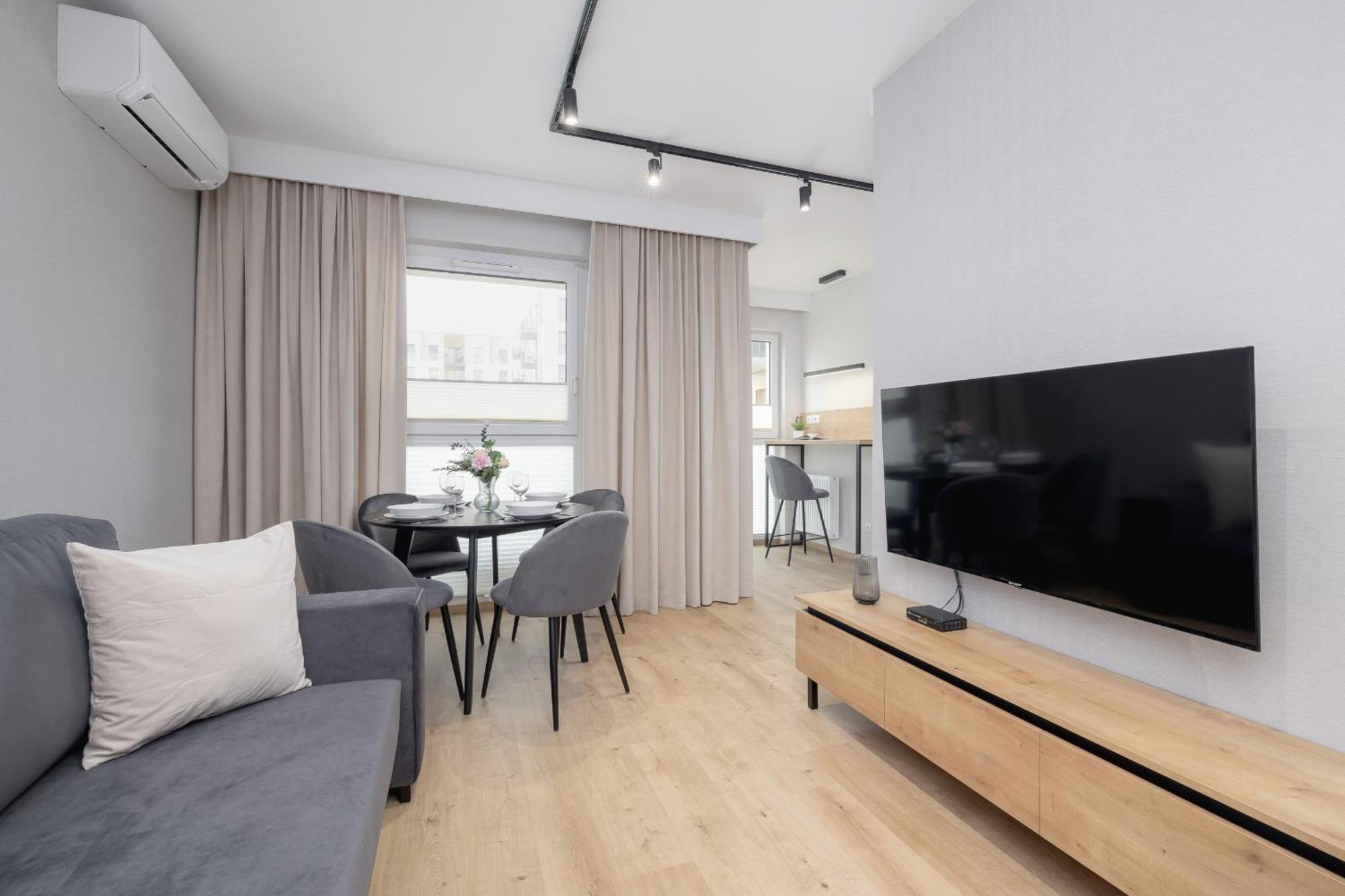 Bright Apartment In Krakow With Garden, Air Conditioning, Parking And Desk By Renters Prestige Extérieur photo
