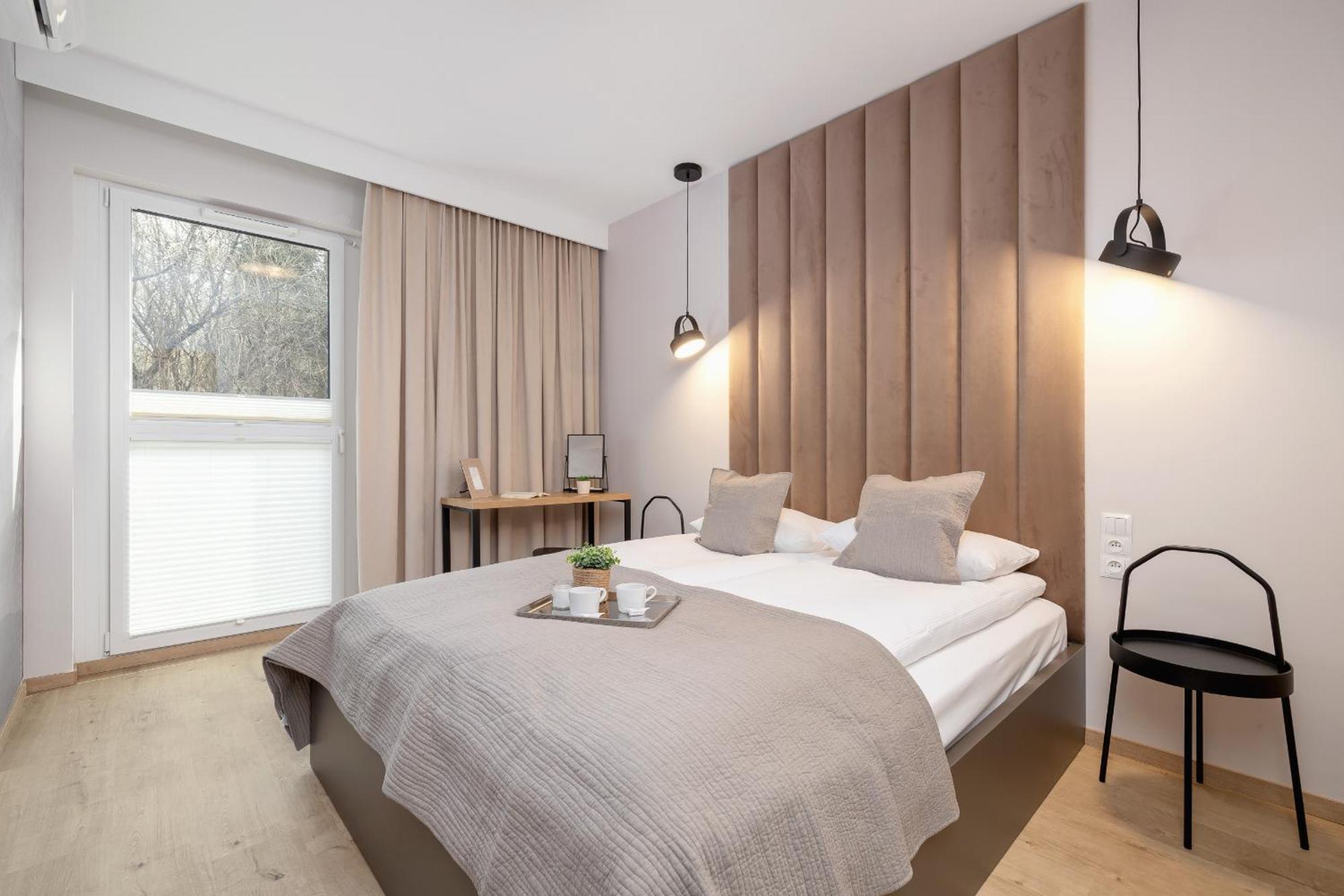 Bright Apartment In Krakow With Garden, Air Conditioning, Parking And Desk By Renters Prestige Extérieur photo