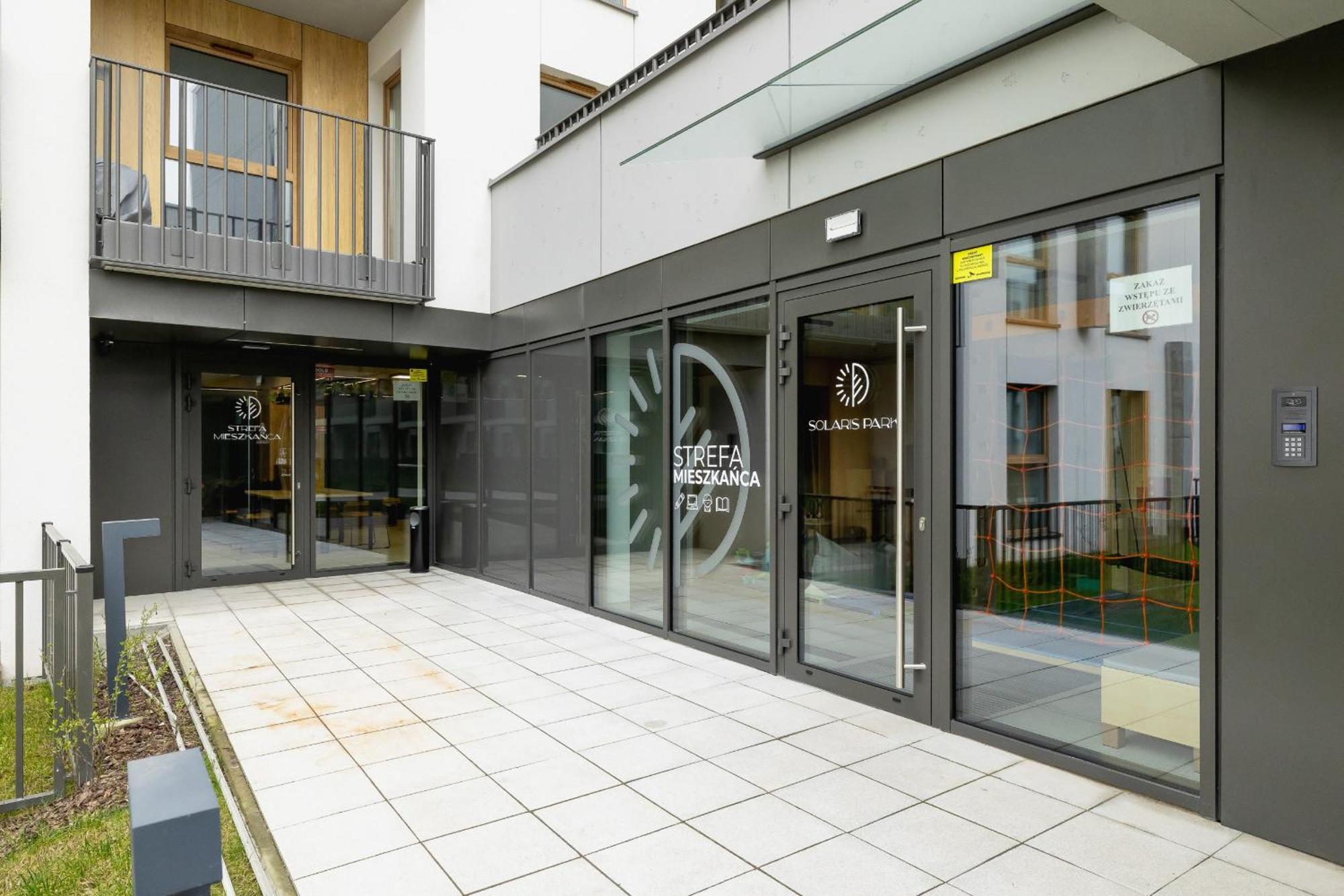 Bright Apartment In Krakow With Garden, Air Conditioning, Parking And Desk By Renters Prestige Extérieur photo