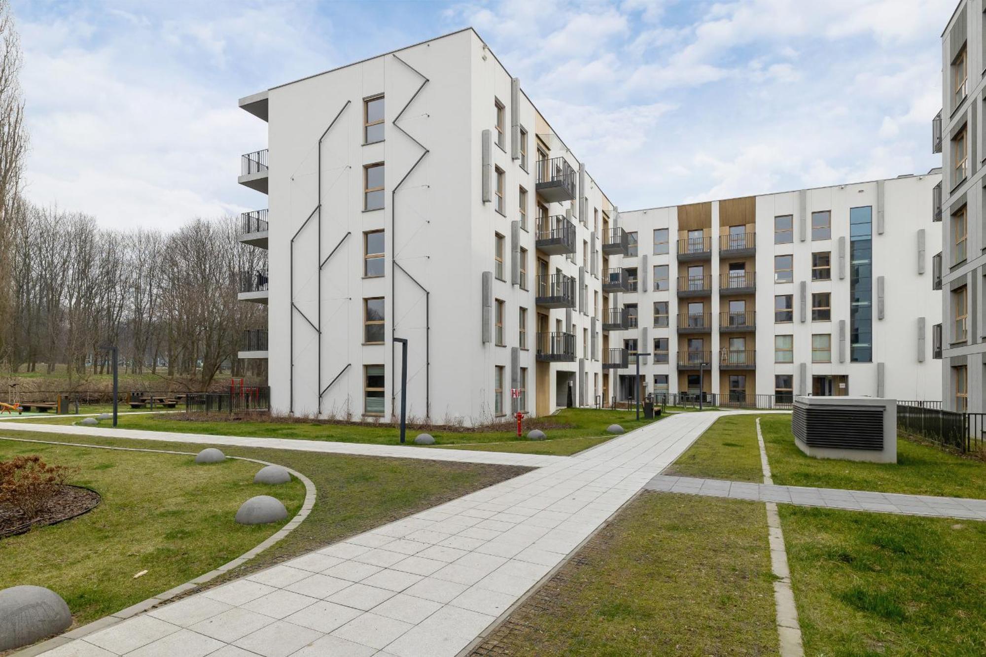 Bright Apartment In Krakow With Garden, Air Conditioning, Parking And Desk By Renters Prestige Extérieur photo