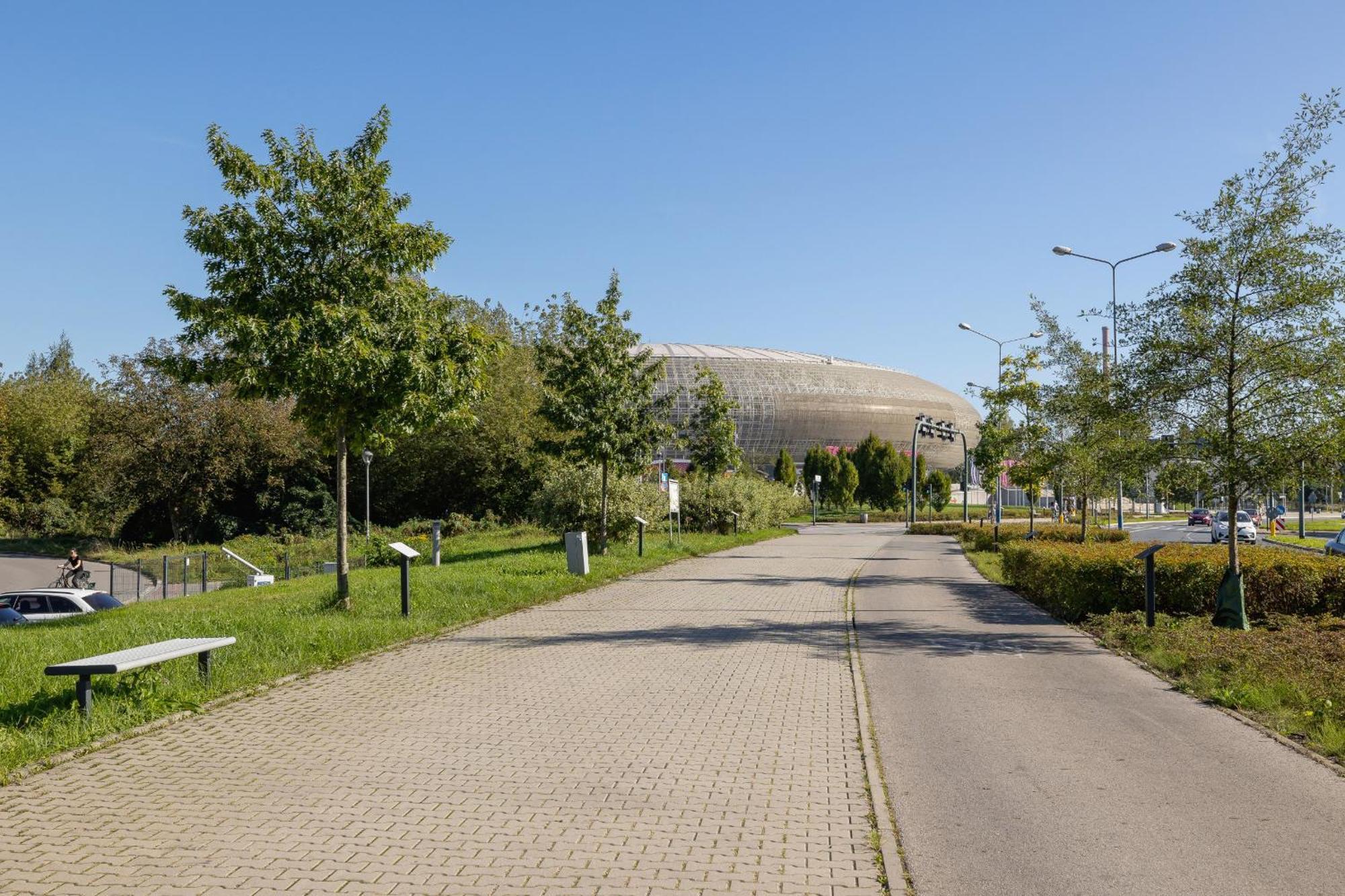 Bright Apartment In Krakow With Garden, Air Conditioning, Parking And Desk By Renters Prestige Extérieur photo