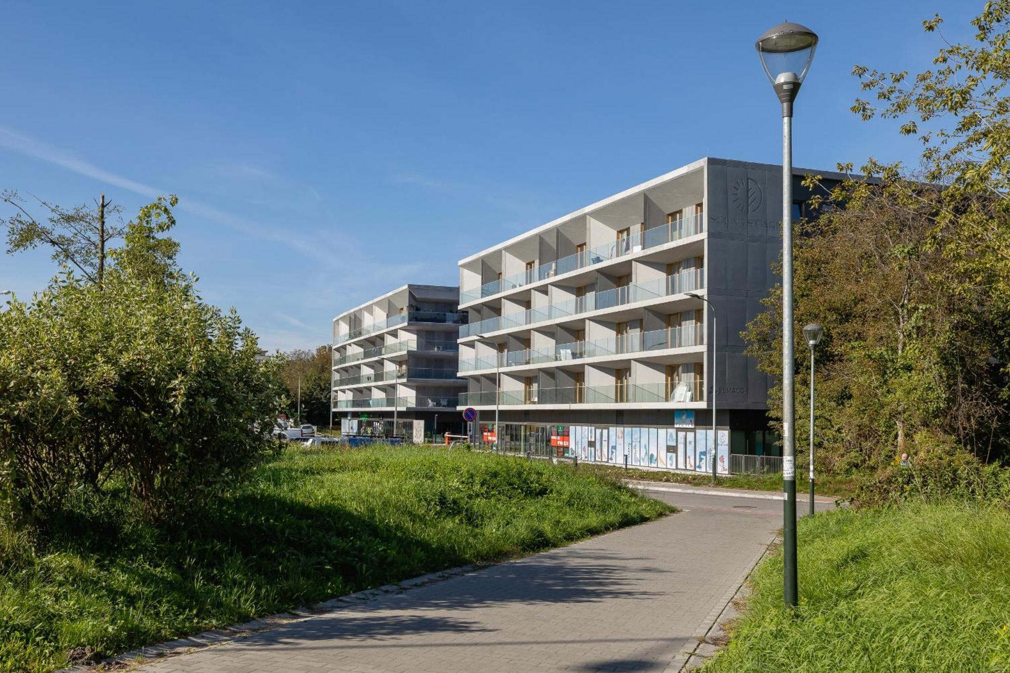 Bright Apartment In Krakow With Garden, Air Conditioning, Parking And Desk By Renters Prestige Extérieur photo